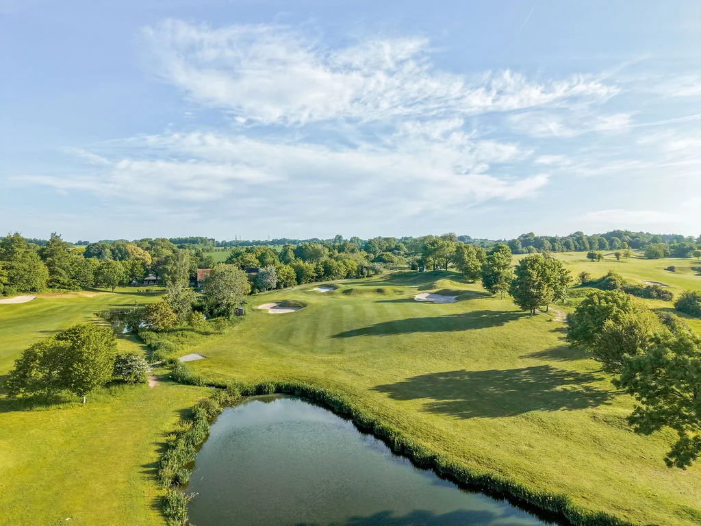 south-winchester-golf-club-lake-and-fairway-panorama